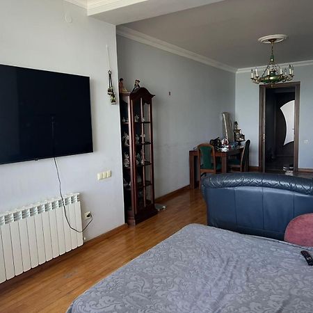 Apartment Rustaveli 57 บาทูมิ ภายนอก รูปภาพ