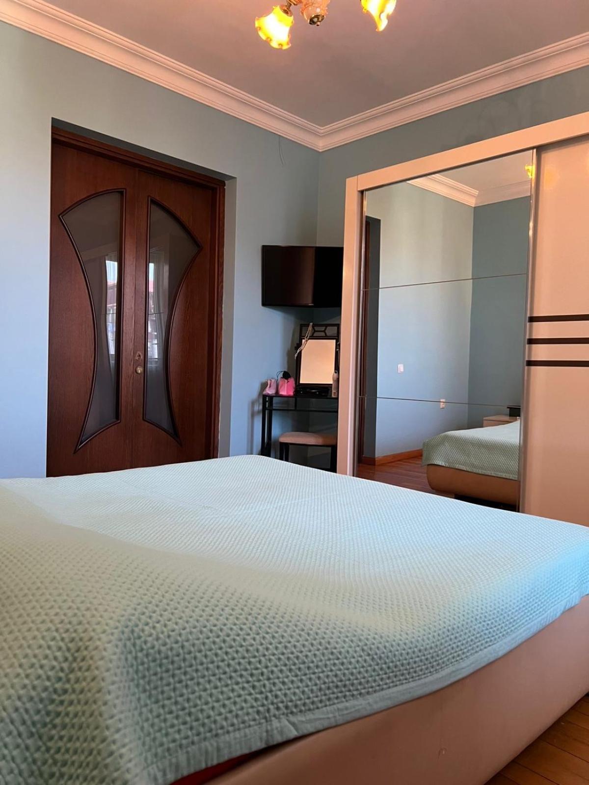 Apartment Rustaveli 57 บาทูมิ ภายนอก รูปภาพ