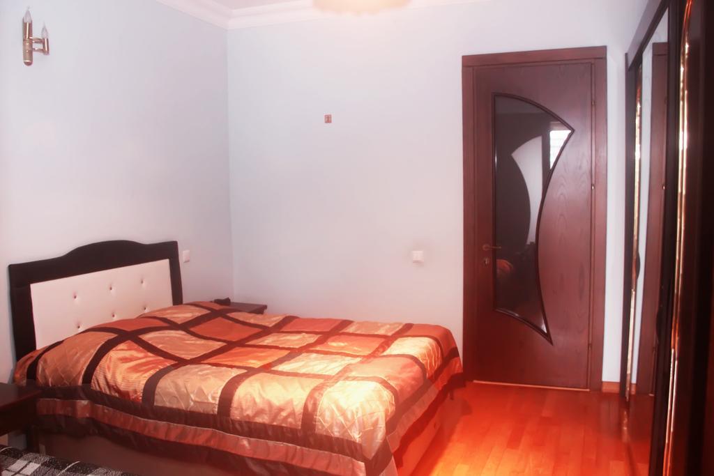 Apartment Rustaveli 57 บาทูมิ ภายนอก รูปภาพ