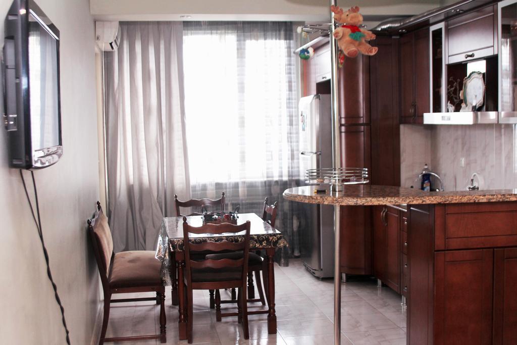 Apartment Rustaveli 57 บาทูมิ ภายนอก รูปภาพ