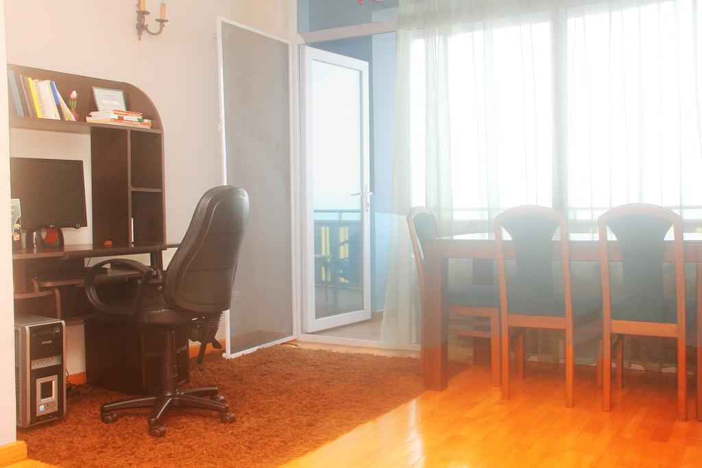 Apartment Rustaveli 57 บาทูมิ ภายนอก รูปภาพ